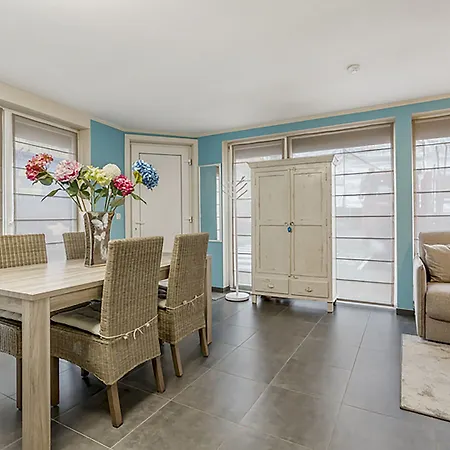 Close To The Shopping Street Hotel