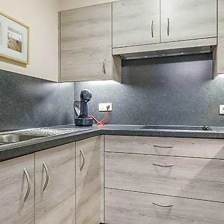 Szálloda Close To The Shopping Street 2*