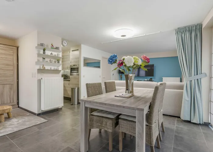 Close To The Shopping Street Hotel