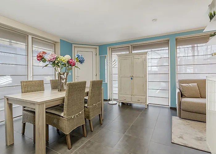 Close To The Shopping Street Hotel