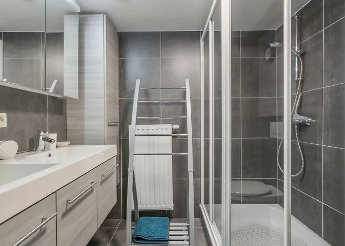 Close To The Shopping Street Hotel