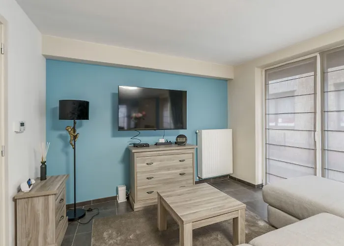 Hotel Close To The Shopping Street